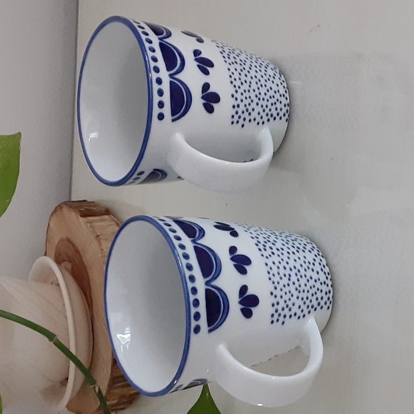West Elm Blue White Scallops Dots Cups Mugs 12 oz Set of 2 - Picture 3 of 7